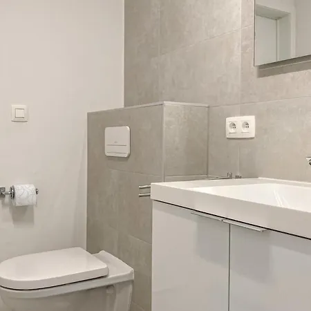 Daire 2 Bedroom Stunning In *